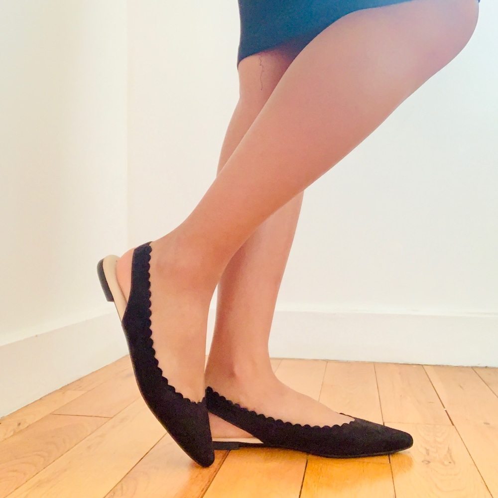 SCALLOP TRIMMED POINTED FLATS